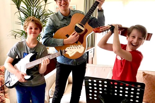 Gitaar- ukelele- en pianoles