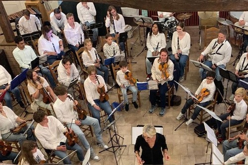 Het Symfonisch leerlingenorkest, een groep leerlingen die samen muziek leren maken.  